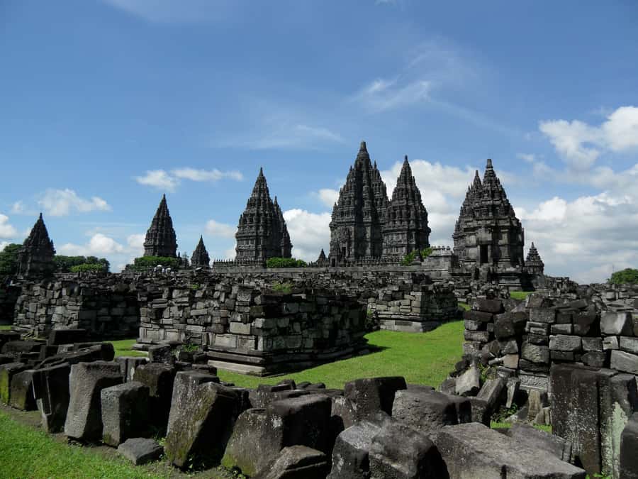Yogyakarta: Prambanan Temple Entrance Ticket - Languages and support: what you get without hiring a guide