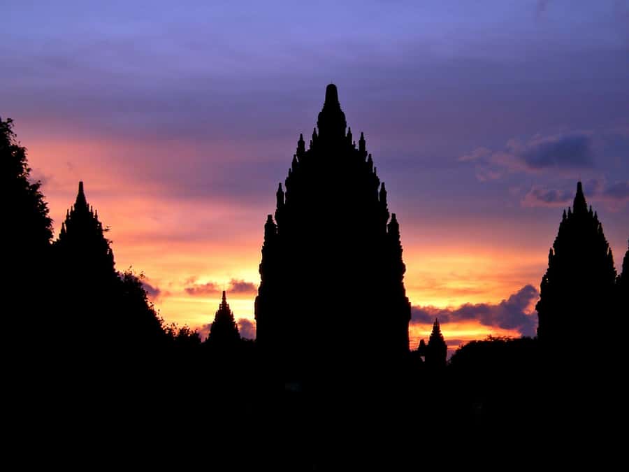 Yogyakarta : prambanan temple sunset with expert local guide - Why Prambanan Sunset Works So Well