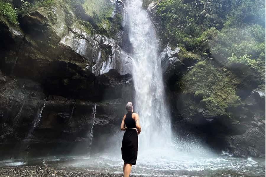 Yogyakarta: Selogriyo Temple, Rice Terraces & Waterfall Tour - Selogriyo Temple itself: a small hilltop site with a calm mood
