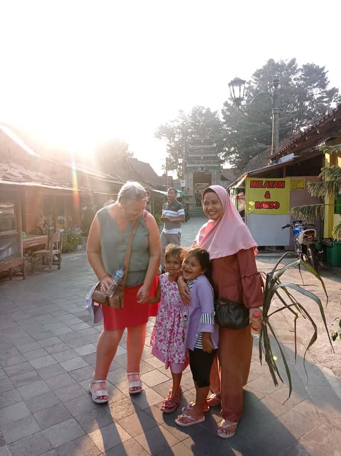 Yogyakarta: The Oldest Neighborhood Walking Experience - Snack stops in Kotagede: local tastes you can’t fake