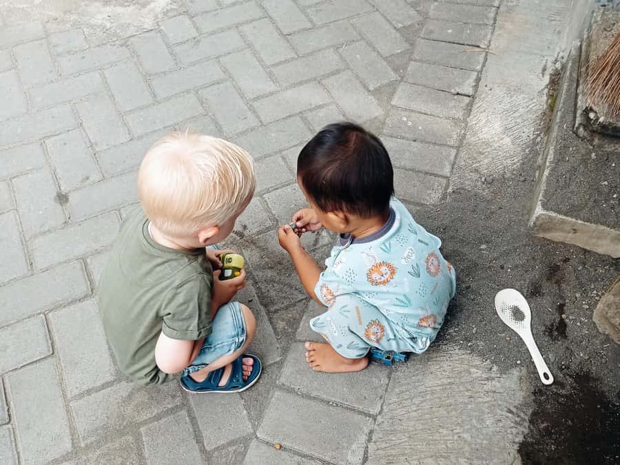 Yogyakarta: The Oldest Neighborhood Walking Experience - What to wear and pack for Kotagede streets