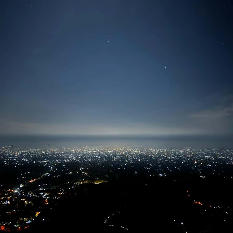 Yogyakarta Volcano: Merapi Volcano on Hilltop (Lava Viewing) - How the evening flows: from pickup to bunker and viewpoint time