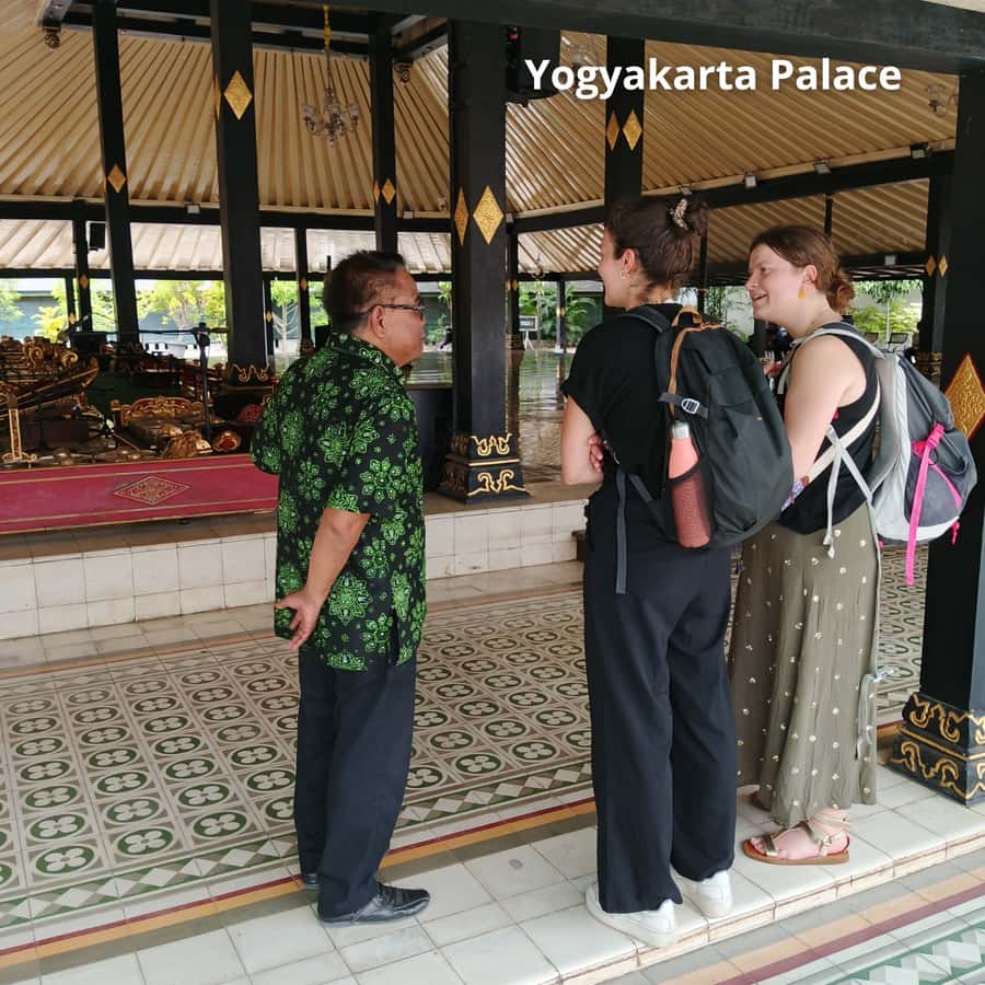 Yogyakarta: Yogyakarta Palace & Water Castle Guided Tour - A 3-hour Yogyakarta palace-to-Tamansari circuit that actually makes sense