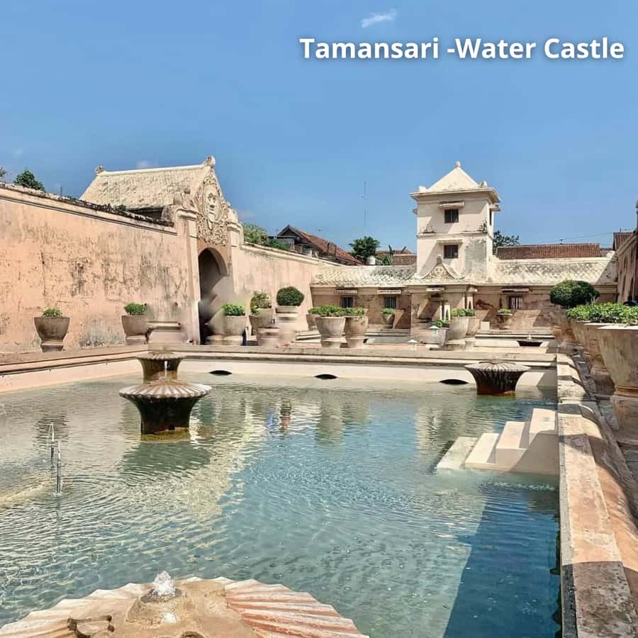 Yogyakarta: Yogyakarta Palace & Water Castle Guided Tour - The short break, photo stop, and why that 10 minutes matters
